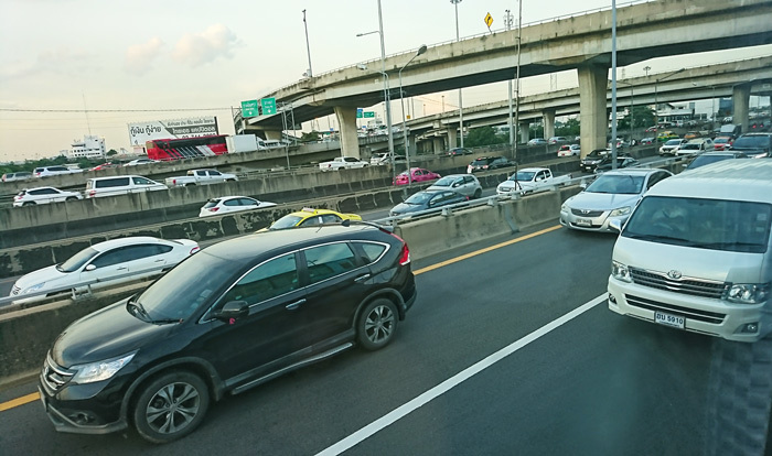 Ghi nhận quản lý giao thông ở một số TP hiện đại:Bài 2: Thái Lan đề cao tính văn minh khi tham gia giao thông - Ảnh 2