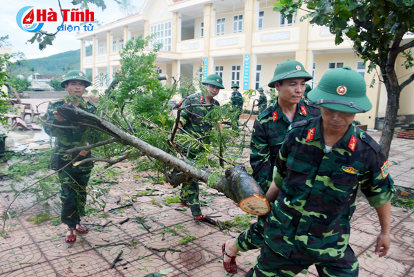 Thắt lòng "khúc ruột" miền Trung tan hoang sau siêu bão - Ảnh 41