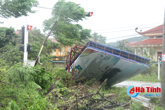 CẬP NHẬT: Bão số 2 đổ bộ vào Nghệ An - Hà Tĩnh, gió giật cấp 9 - 10 - Ảnh 16