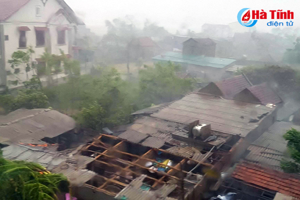 Toàn cảnh bão số 10 tàn phá miền Trung, Hà Tĩnh - Quảng Bình thiệt hại nặng nề - Ảnh 20