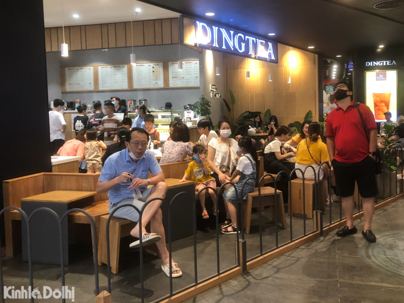 [Ảnh] Hà Nội: "Biển người" ăn, uống nhộn nhịp như chưa hề có dịch tại Aeon Mall Hà Đông - Ảnh 7