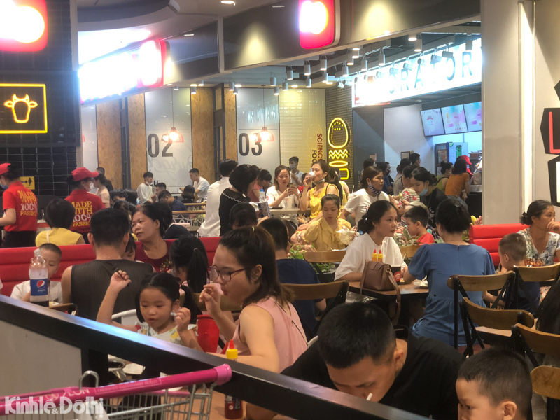 [Ảnh] Hà Nội: "Biển người" ăn, uống nhộn nhịp như chưa hề có dịch tại Aeon Mall Hà Đông - Ảnh 15