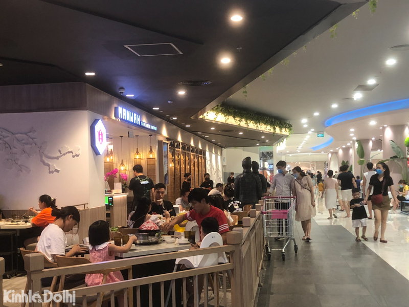 [Ảnh] Hà Nội: "Biển người" ăn, uống nhộn nhịp như chưa hề có dịch tại Aeon Mall Hà Đông - Ảnh 2