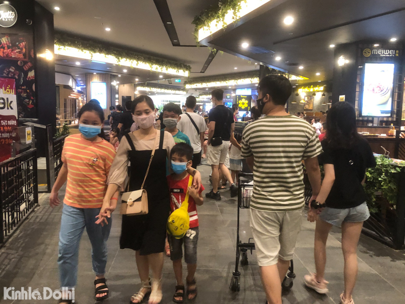 [Ảnh] Hà Nội: "Biển người" ăn, uống nhộn nhịp như chưa hề có dịch tại Aeon Mall Hà Đông - Ảnh 4