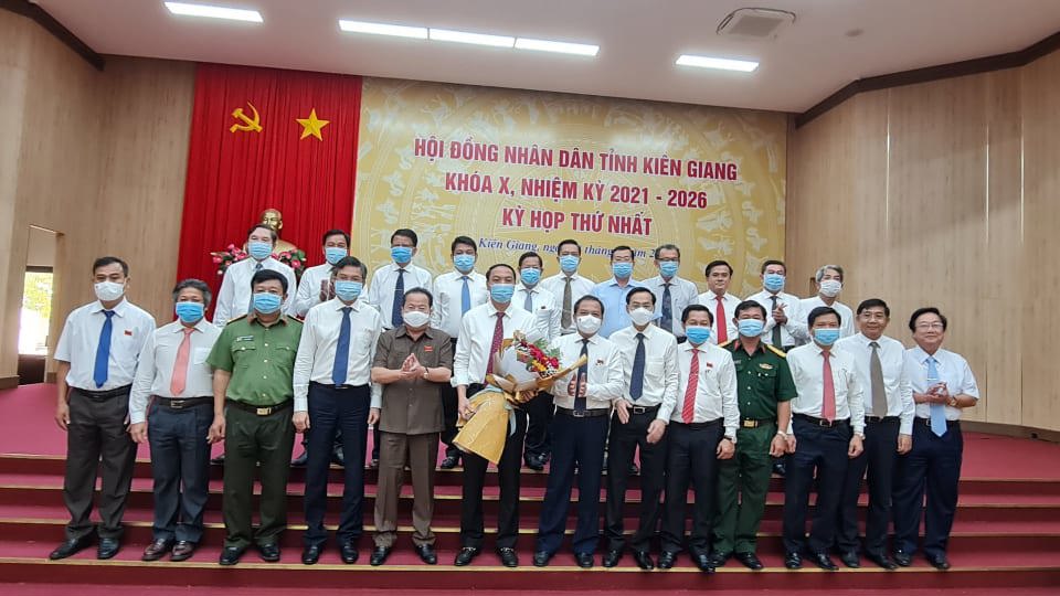 Chủ tịch HĐND và UBND tỉnh Kiên Giang tái đắc cử - Ảnh 1
