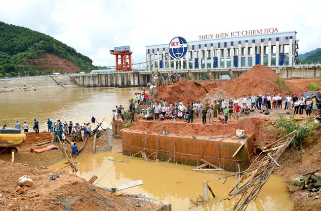 Danh tính 3 công nhân mất tích trong vụ sập cầu ở Tuyên Quang - Ảnh 1