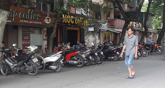 Tràn lan vi phạm trật tự đô thị trên phố Nguyễn Hiền - Ảnh 3
