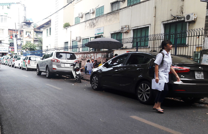Tràn lan vi phạm trật tự đô thị trên phố Nguyễn Hiền - Ảnh 5