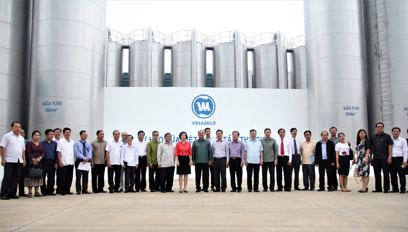 Đoàn đại biểu cấp cao Lào thăm và làm việc tại Nhà máy sữa của Vinamilk - Ảnh 3