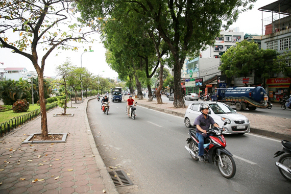 Hà Nội nhiều mây, độ ẩm không khí cao - Ảnh 1