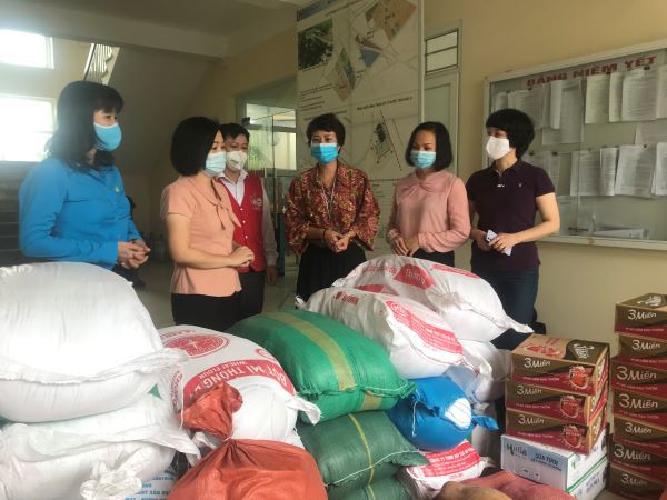 Quận Hà Đông: Hỗ trợ lương thực, thực phẩm cho hơn 800 lao động ngoại tỉnh gặp khó khăn - Ảnh 1