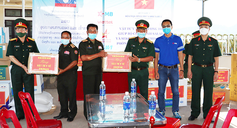 Hỗ trợ các tỉnh nước bạn Lào trang thiết bị y tế phòng chống dịch Covid-19 - Ảnh 2