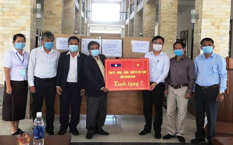 Hỗ trợ các tỉnh nước bạn Lào trang thiết bị y tế phòng chống dịch Covid-19 - Ảnh 1