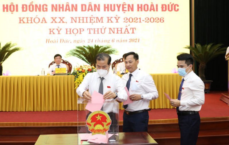 Ông Nguyễn Hoàng Trường tiếp tục được bầu làm Chủ tịch UBND huyện Hoài Đức - Ảnh 2