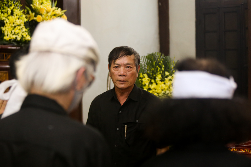Những chia sẻ xúc động của Bộ trưởng Bộ GD&ĐT trong lễ tang nhà thơ Hoàng Nhuận Cầm - Ảnh 12