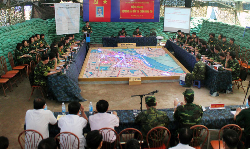 Bế mạc diễn tập khu vực phòng thủ quận Hoàn Kiếm - Ảnh 2