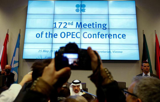 OPEC kéo dài thỏa thuận cắt giảm sản lượng dầu thêm 9 tháng - Ảnh 1