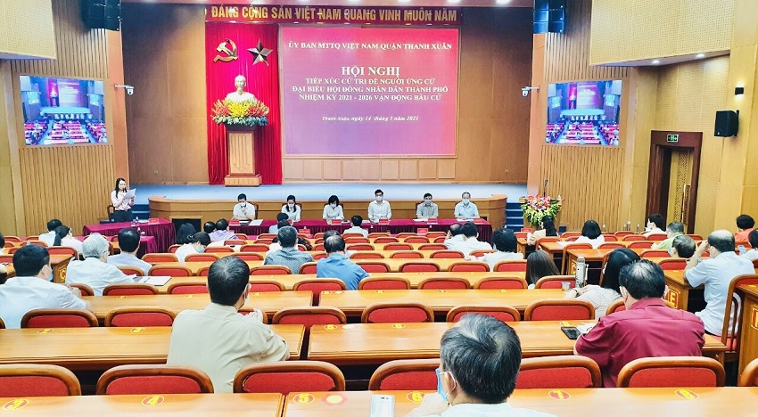 Trưởng Ban Tuyên giáo Thành ủy Bùi Huyền Mai và các ứng viên đại biểu HĐND TP khoá XVI tiếp xúc cử tri quận Thanh Xuân - Ảnh 1