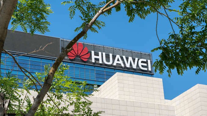 Huawei "ngấm đòn" trừng phạt của Mỹ - Ảnh 1