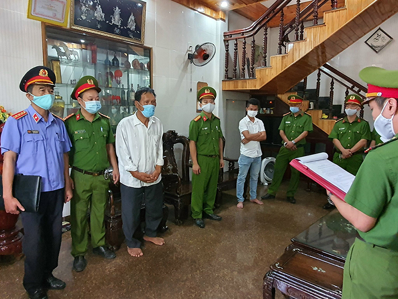 Thừa Thiên Huế: Bắt 4 đối tượng kê khống 353 mộ giả, chiếm đoạt hơn 700 triệu đồng - Ảnh 1