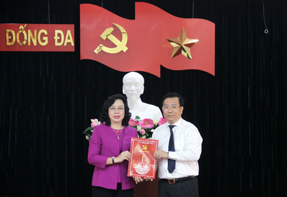 Ông Võ Nguyên Phong được giới thiệu làm Chủ tịch UBND quận Đống Đa - Ảnh 1
