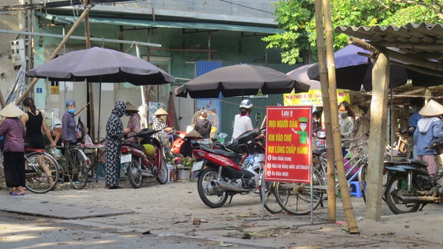 Huyện Ứng Hòa: Tại xã Viên An chợ cóc ngang nhiên hoạt động khi dịch Covid-19 đang nóng - Ảnh 6
