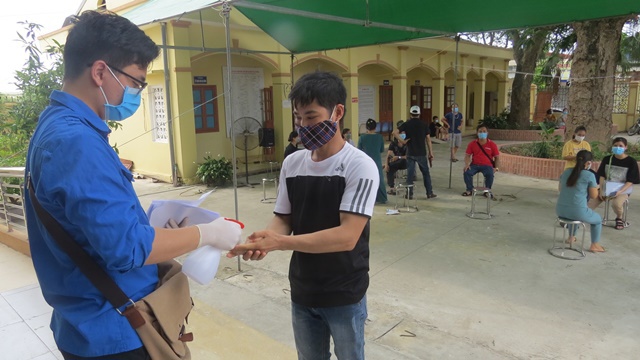 Hơn 14.000 người dân huyện Thường Tín đã được tiêm vaccine Covid-19 - Ảnh 2