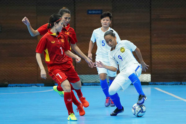 Futsal nữ Việt Nam giành 1 điểm trước đội chủ nhà Malaysia - Ảnh 1