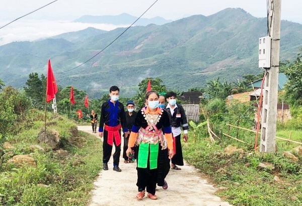 Nghệ An: Gần 43.000 cử tri các huyện miền núi nô nức đi bầu cử sớm - Ảnh 3