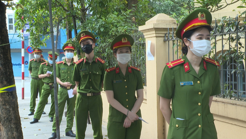Chùm ảnh: Hình ảnh về lực lượng Công an Hà Nội bỏ phiếu trong ngày hội lớn - Ảnh 3
