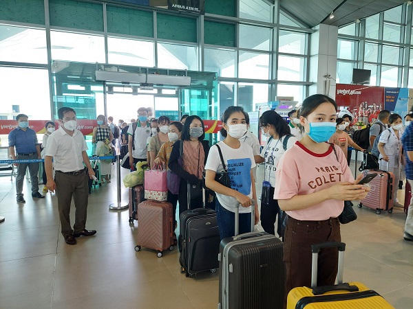 Nghệ An: 60 cán bộ y tế tình nguyện lên đường vào TP Hồ Chí Minh chống dịch - Ảnh 1