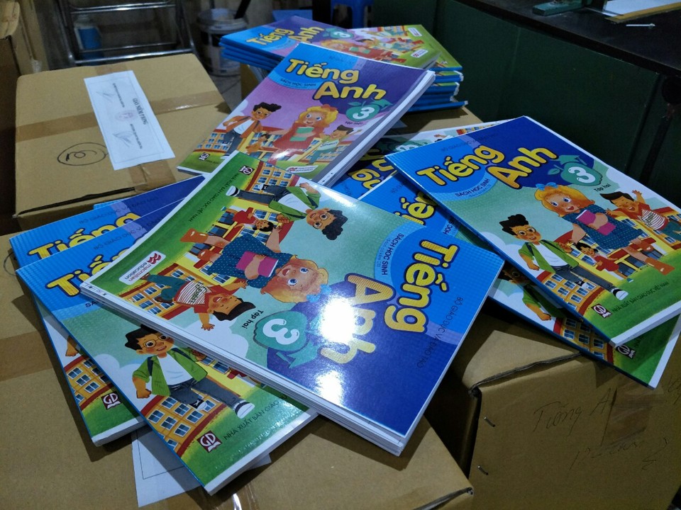 Đột kích 2 xưởng in "khủng" ở Hà Nội, phát hiện hơn 50.000 cuốn sách nghi in lậu - Ảnh 3