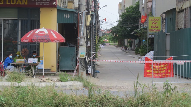 Huyện Thường Tín: Phong toả một ngõ tại xã Văn Bình, nơi có ca bệnh mắc Covid-19 là cán bộ bệnh viện huyện - Ảnh 1