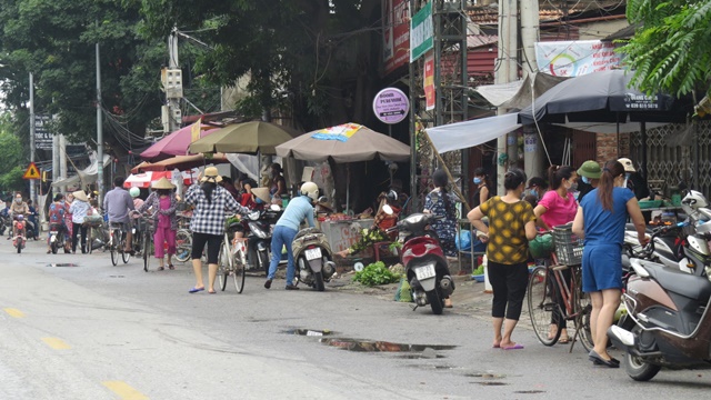 Huyện Thường Tín: Chợ cóc “bủa vây” chợ truyền thống giữa tâm điểm dịch Covid-19 - Ảnh 3