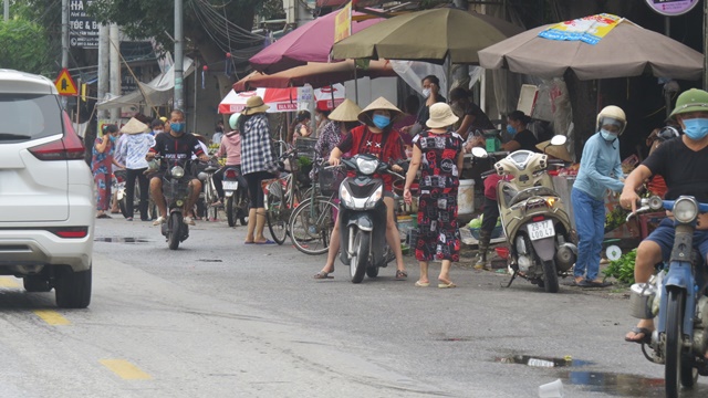 Huyện Thường Tín: Chợ cóc “bủa vây” chợ truyền thống giữa tâm điểm dịch Covid-19 - Ảnh 6