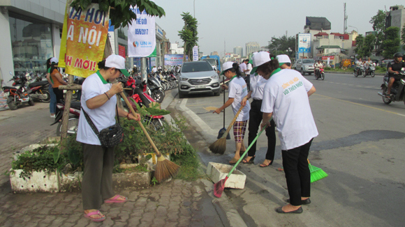 Quận Hai Bà Trưng đồng loạt hưởng ứng “Sống hài hòa với thiên nhiên” - Ảnh 2