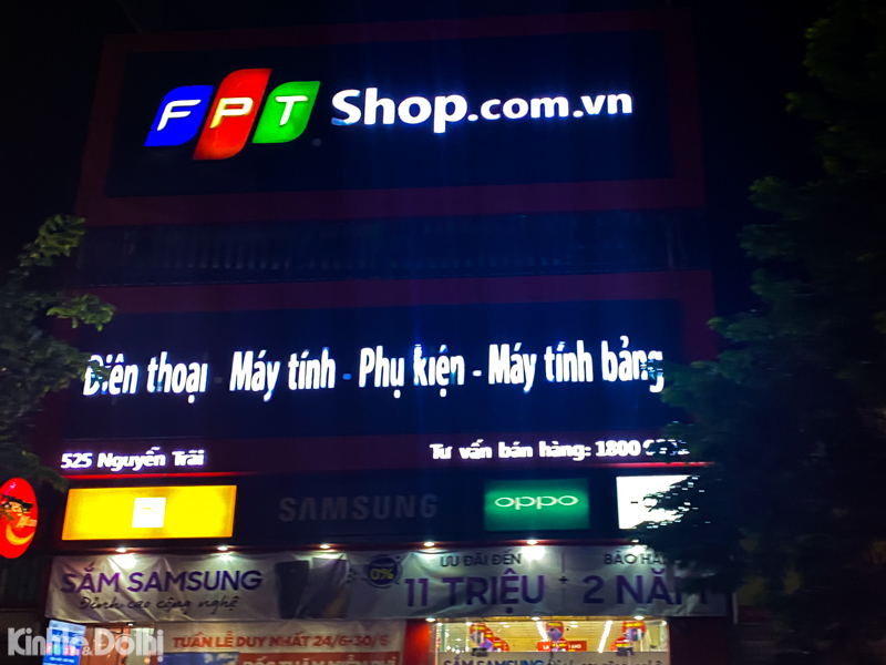 Hà Nội: Biển quảng cáo quá khổ của các thương hiệu FPT Shop, thời trang Nem... phủ đầy các con phố - Ảnh 10