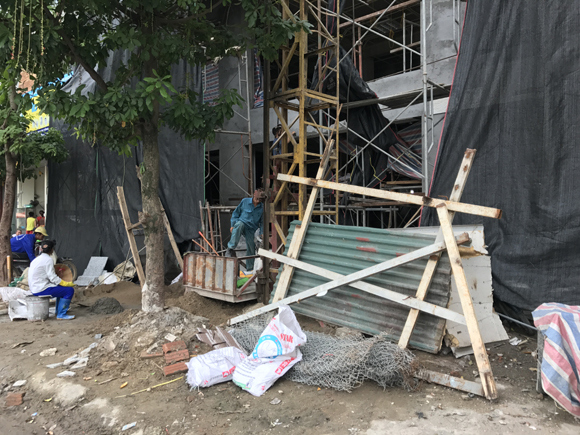 Tại phường Mộ Lao, quận Hà Đông: Dọn dẹp vỉa hè để… đối phó - Ảnh 2