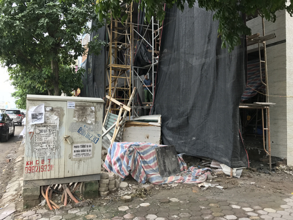 Tại phường Mộ Lao, quận Hà Đông: Dọn dẹp vỉa hè để… đối phó - Ảnh 3