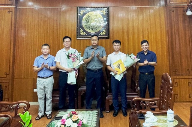Huyện Sóc Sơn bổ nhiệm hai Phó Giám đốc Ban Quản lý dự án đầu tư xây dựng - Ảnh 1