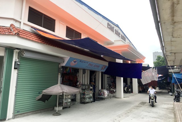 Hà Nội: Hợp đồng thuê ki-ốt vĩnh viễn tại chợ trung tâm huyện Sóc Sơn không còn giá trị pháp lý - Ảnh 1