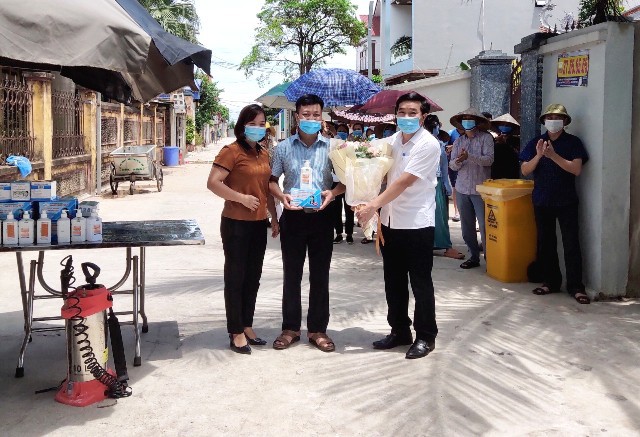 Hà Nội: Kết thúc cách ly y tế phòng dịch Covid-19 một khu dân cư tại huyện Sóc Sơn - Ảnh 2