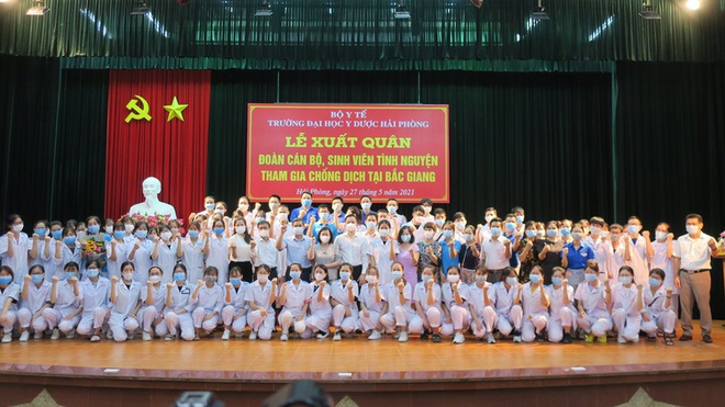 Đoàn cán bộ, sinh viên trường Đại học Y Dược Hải Phòng chi viện Bắc Giang chống dịch - Ảnh 1