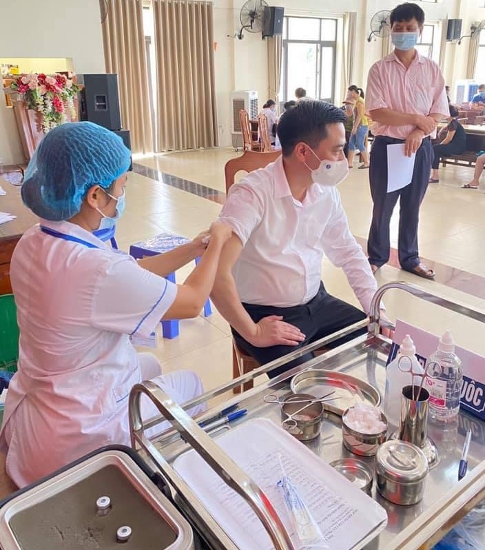 Thanh Oai hoàn thành chiến dịch tiêm vaccine phòng Covid-19 đợt 5 cho 18.537 đối tượng ưu tiên - Ảnh 1
