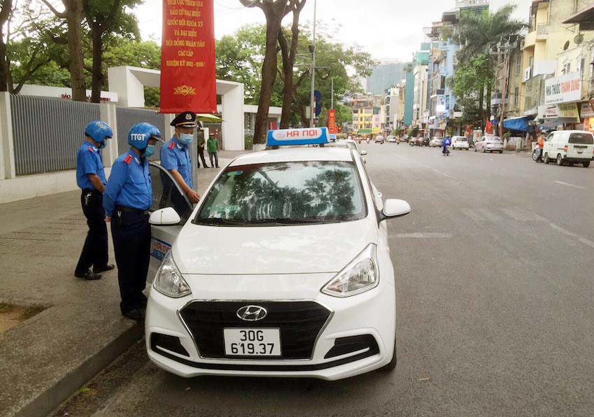 Xử phạt tài xế ''chặt chém'' du khách thông qua ứng dụng ''Du lịch Việt Nam an toàn'' - Ảnh 1