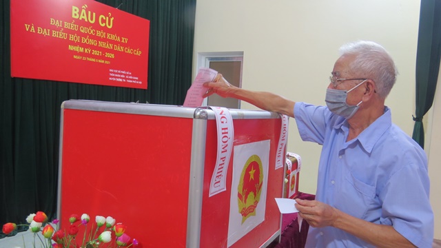 Cử tri ở vùng "tâm điểm dịch " huyện Thường Tín sôi nổi đi bầu cử - Ảnh 2