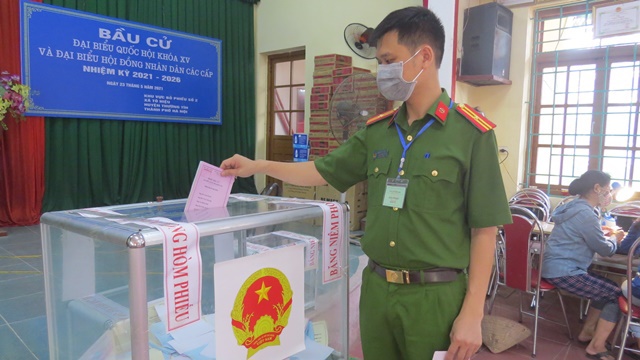 Cử tri ở vùng "tâm điểm dịch " huyện Thường Tín sôi nổi đi bầu cử - Ảnh 6