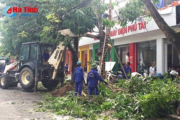 Các địa phương dồn lực khắc phục thiệt hại do bão số 10 - Ảnh 9