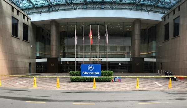 TP Hồ Chí Minh: Tạm thời phong tỏa khách sạn Sheraton vì liên quan Covid-19 - Ảnh 1