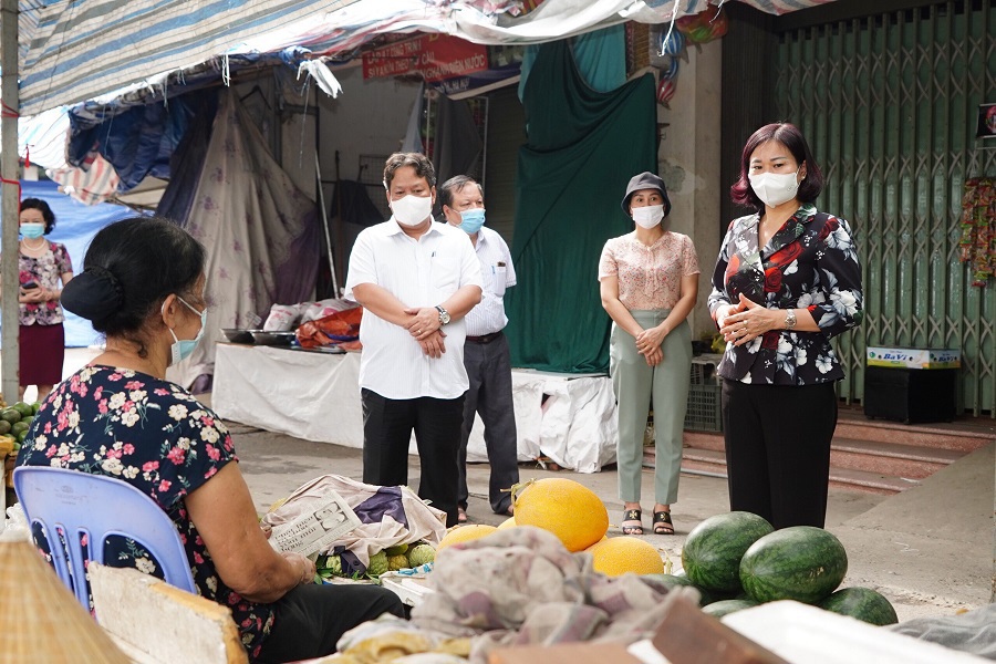 Phó Bí thư Thường trực Thành ủy Nguyễn Thị Tuyến: Huyện Thanh Trì cần nâng cao hơn nữa mức độ phòng, chống dịch bệnh Covid-19 - Ảnh 2